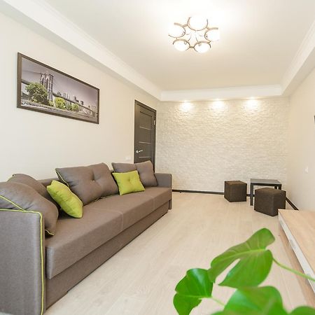 Artal Apartment On Iordanskaya 22 Kiev Luaran gambar