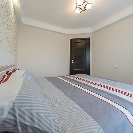 Artal Apartment On Iordanskaya 22 Kiev Luaran gambar