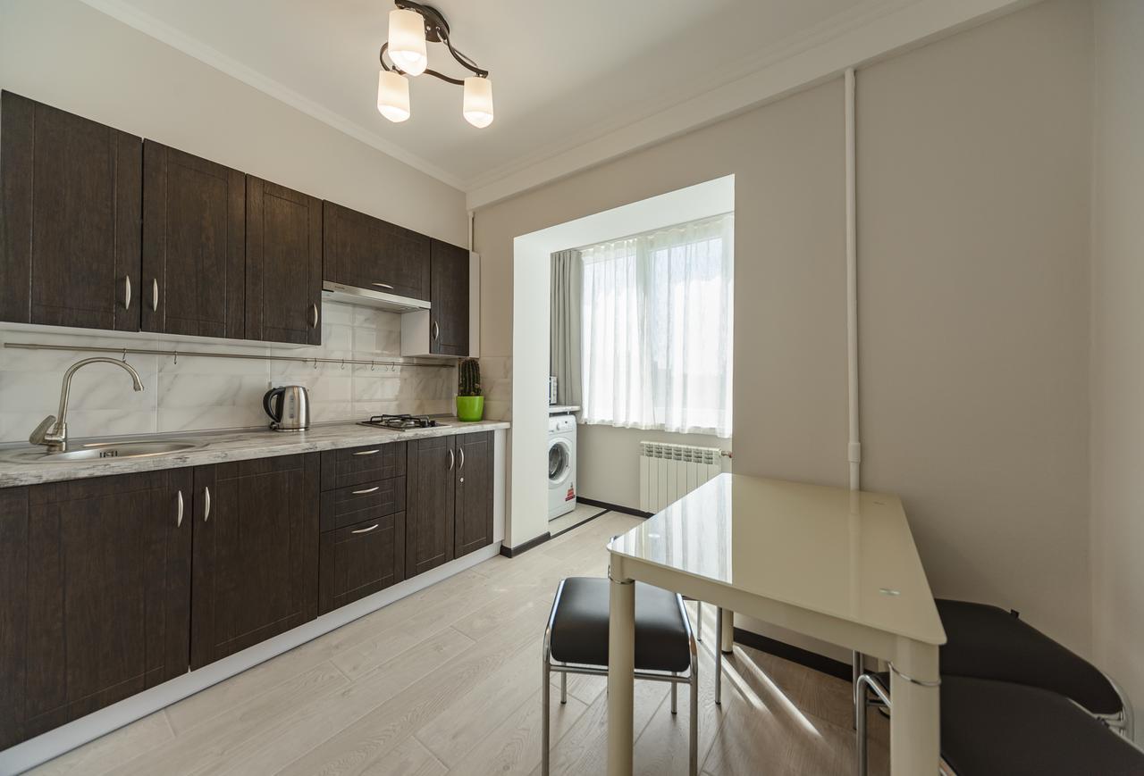 Artal Apartment On Iordanskaya 22 Kiev Luaran gambar