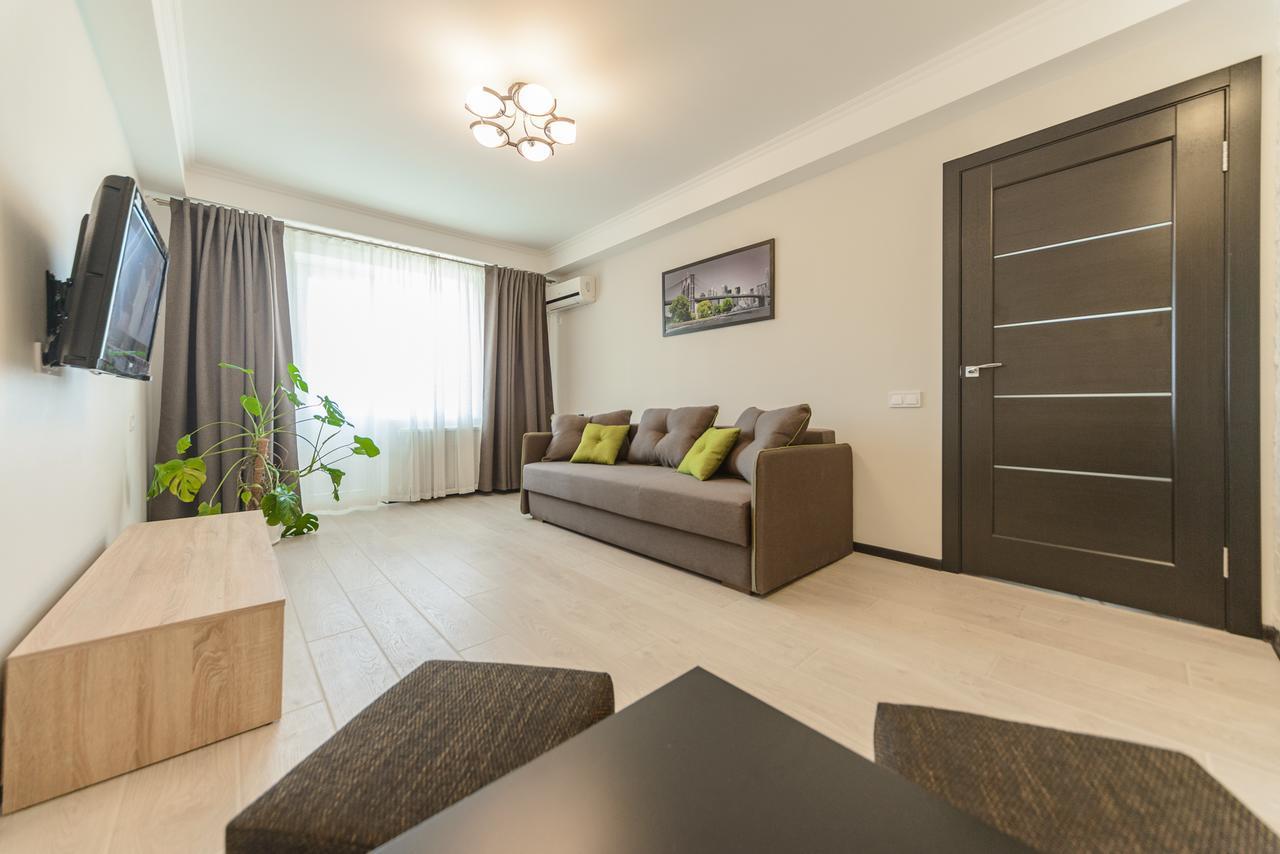 Artal Apartment On Iordanskaya 22 Kiev Luaran gambar