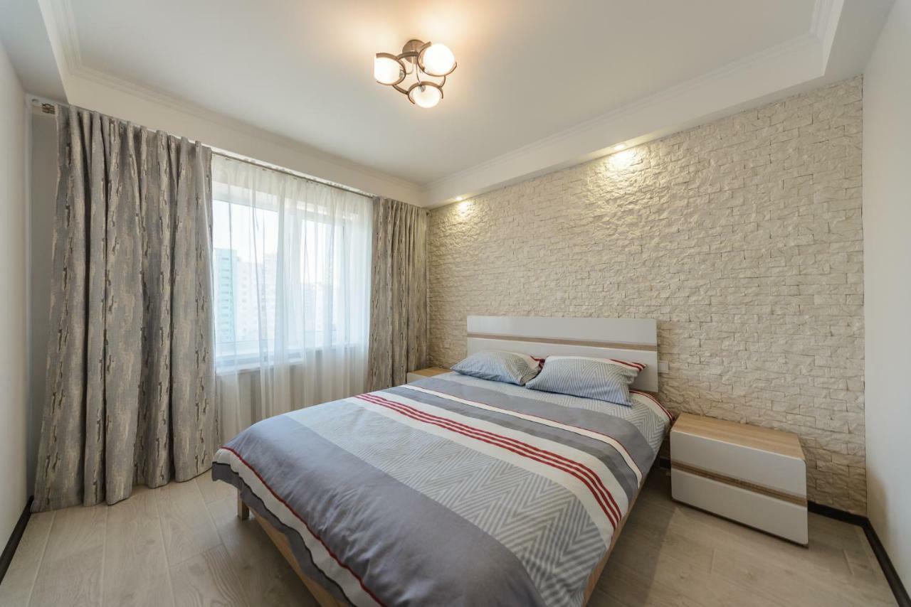 Artal Apartment On Iordanskaya 22 Kiev Luaran gambar